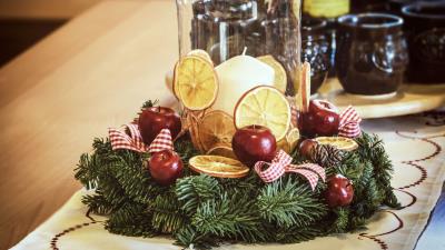 Christmas decorations vintage wreath pine retro 4k wallpaper