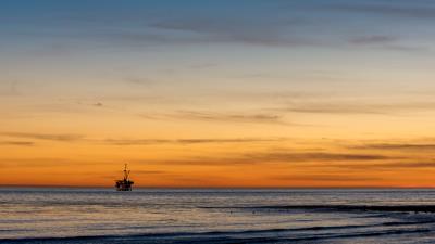 Construction sea sunset 4k wallpaper