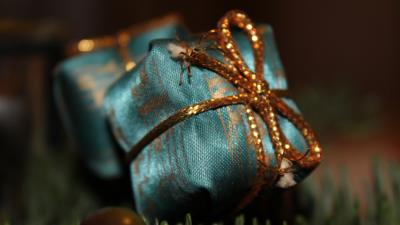 Gift wrap ribbon christmas new year 4k wallpaper