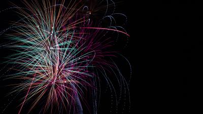 Salute holiday sparks 4k wallpaper