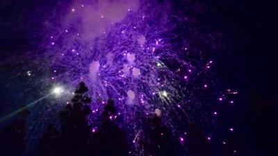 Salute sky sparks 4k wallpaper