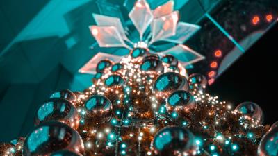 Tree garland new year 4k wallpaper