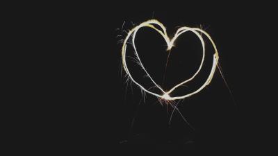 Heart light exposure image 4k wallpaper