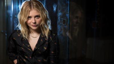 Chloe moretz in black dress 4k wallpaper