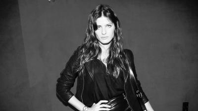 Isabeli fontana wearing a leather jacket 4k wallpaper