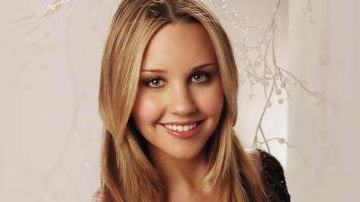 Smiling amanda bynes 4k wallpaper