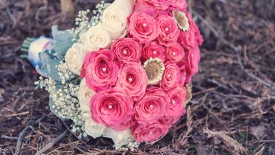 Roses bouquet composition decoration 4k wallpaper