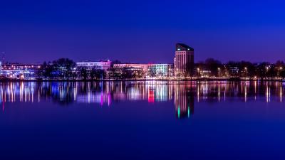 Night city panorama reflection 4k wallpaper