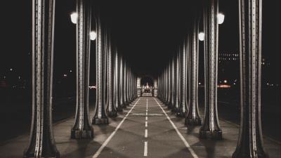 Road marking columns 4k wallpaper