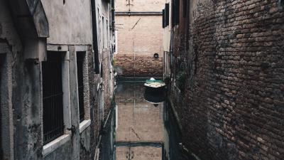 Street canal buildings 4k wallpaper