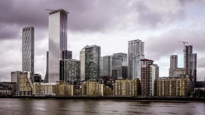 City buildings river 4k wallpaper