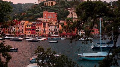 City water boats 4k wallpaper