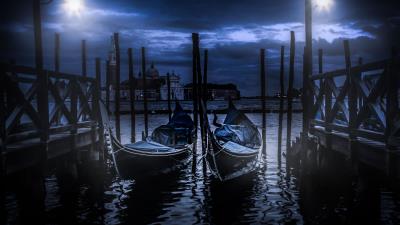 Gondola boats night 4k wallpaper