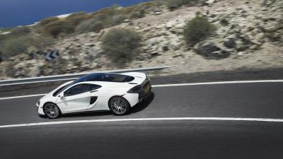 Mclaren 570gt white car motion 4k wallpaper