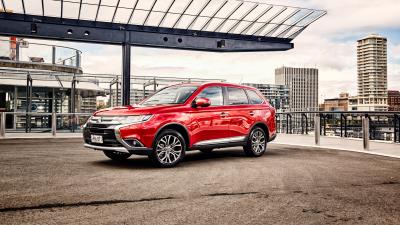 Mitsubishi outlander au spec red side view 4k wallpaper