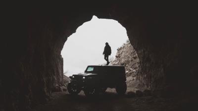 Suv jeep tunnel 4k wallpaper