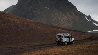 Suv mountains trip 4k wallpaper