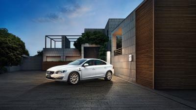 Volvo s60 white side view 4k wallpaper