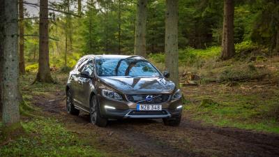 Volvo v60 forest front view 4k wallpaper
