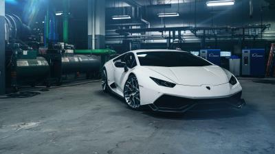 White lamborghini huracan 4k wallpaper