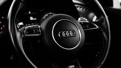 Audi steering wheel car 4k wallpaper
