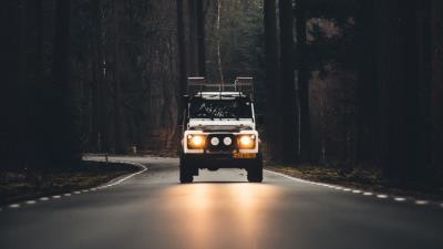 Auto road evening fog trees 4k wallpaper