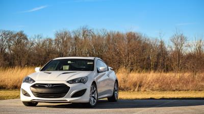 Auto white side view 4k wallpaper