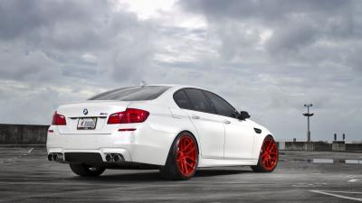 Bmw m5 f10 white rear view 4k wallpaper
