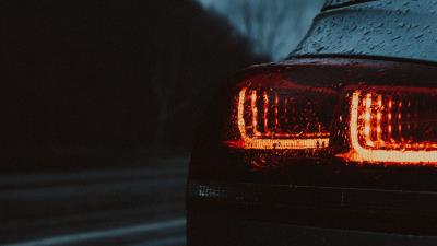 Car taillights wet 4k wallpaper