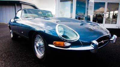 Jaguar retro classic side view 4k wallpaper