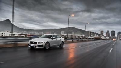 Jaguar xe s highway traffic speed 4k wallpaper
