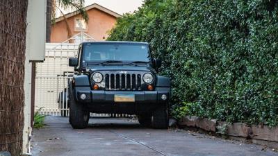 Jeep suv black 4k wallpaper