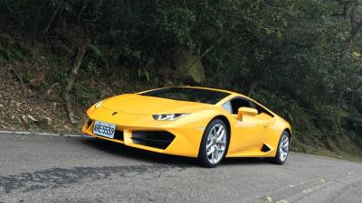 Lamborghini sports car side view yellow 4k wallpaper
