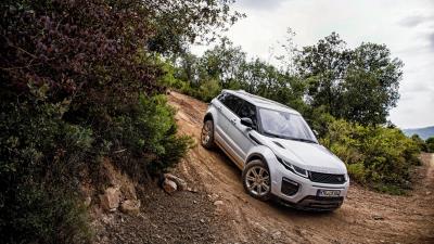 Land rover range rover evoque silver descent 4k wallpaper