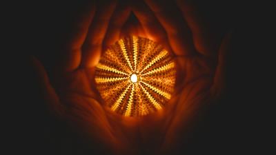 Ball glow hands 4k wallpaper