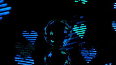 Ball reflection heart 4k wallpaper