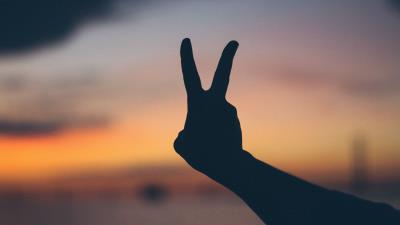 Hand gesture fingers 4k wallpaper