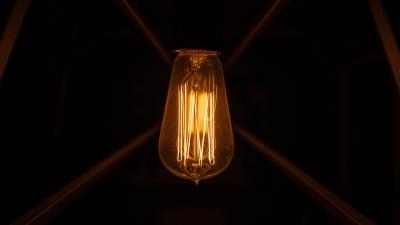 Light bulb dark light 4k wallpaper