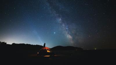 Man flashlight car 4k wallpaper