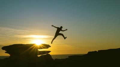 Man jump rocks 4k wallpaper