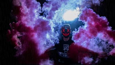 Man mask colored smoke 4k wallpaper