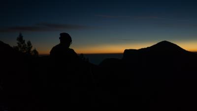 Man silhouette horizon 4k wallpaper