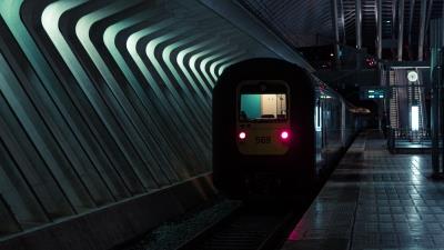 Metro train car 4k wallpaper