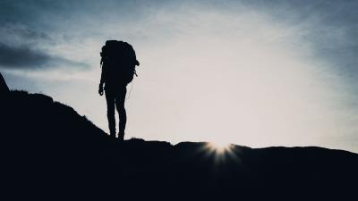 Silhouette tourist hill 4k wallpaper