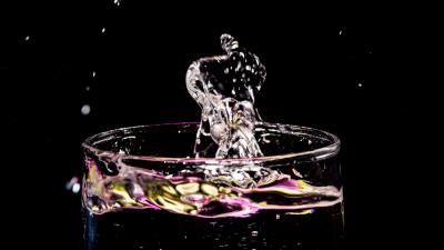 Splash spray glass 4k wallpaper