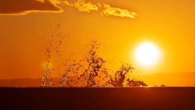 Sun spray drops 4k wallpaper