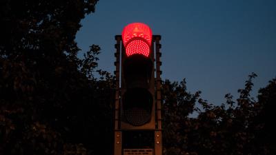 Traffic light pole evening 4k wallpaper