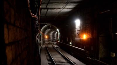 Tunnel rails distance 4k wallpaper