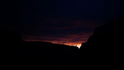 Twilight mountains outlines 4k wallpaper