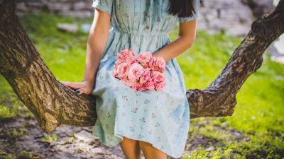 Girl bouquet dress flowers 4k wallpaper